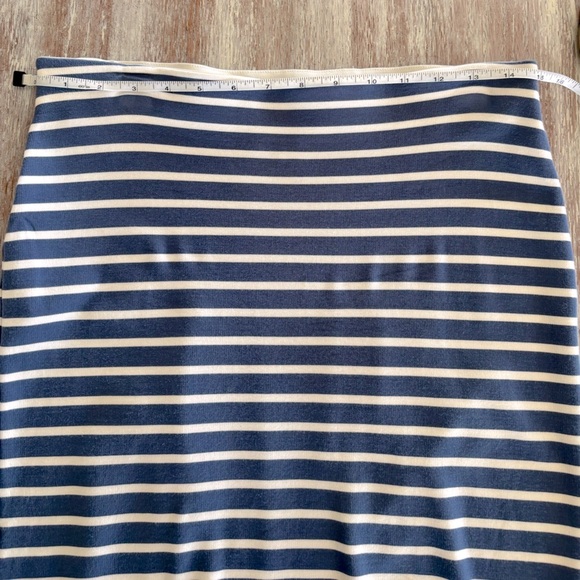 🌿🦋 Ann Taylor Loft Stripped Skirt - Picture 5 of 8